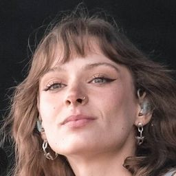 English singer-songwriter Holly Humberstone
