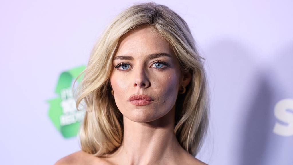 Samara Weaving arrives at the 21st Annual G'Day USA (American Australian Association) Arts Gala 2024 held at the Skirball Cultural Center on February 1, 2024 in Los Angeles, California, United States.