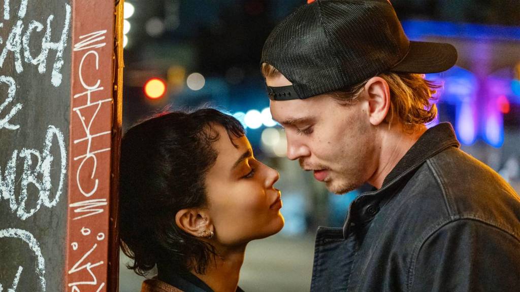 CAUGHT STEALING 2025 Sony Pictures Releasing film wth Austin Butler as Henry "Hank"Thompson and Zoë Kravitz as Yvonne